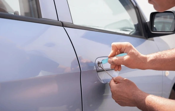 Mobile automotive locksmith service for quick and efficient roadside assistance.