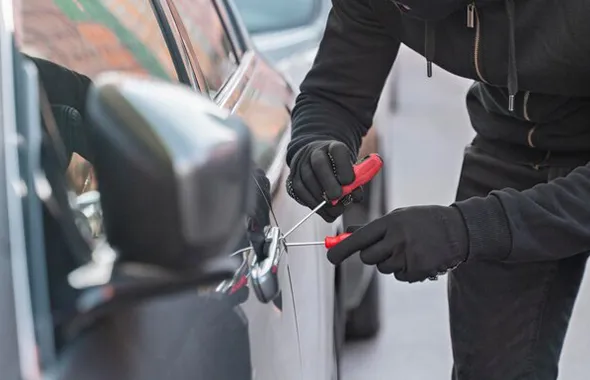 24/7 emergency automotive locksmith service for fast roadside assistance.