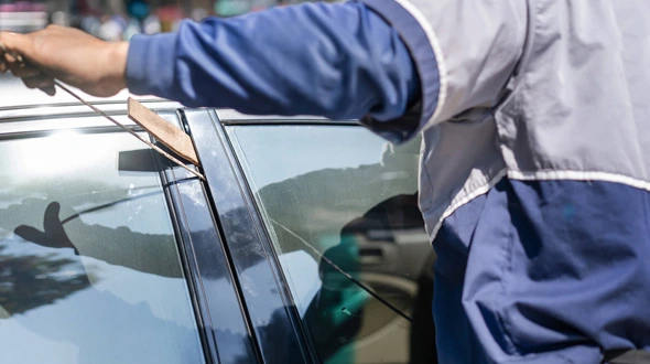 Mobile car locksmith providing transponder key cutting and remote key services.