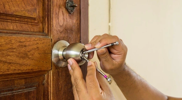 Trusted residential locksmith service for home lock installation and repairs.