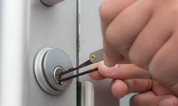 Reliable home locksmith service for lock repairs, upgrades, and smart locks.